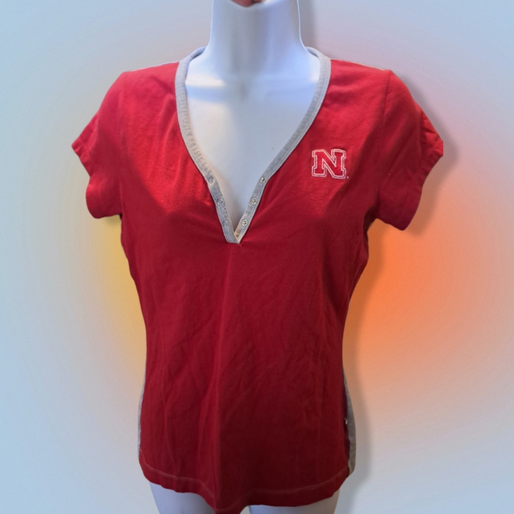 Snap up V Neck Nebraska Huskers College Football Tee Size M